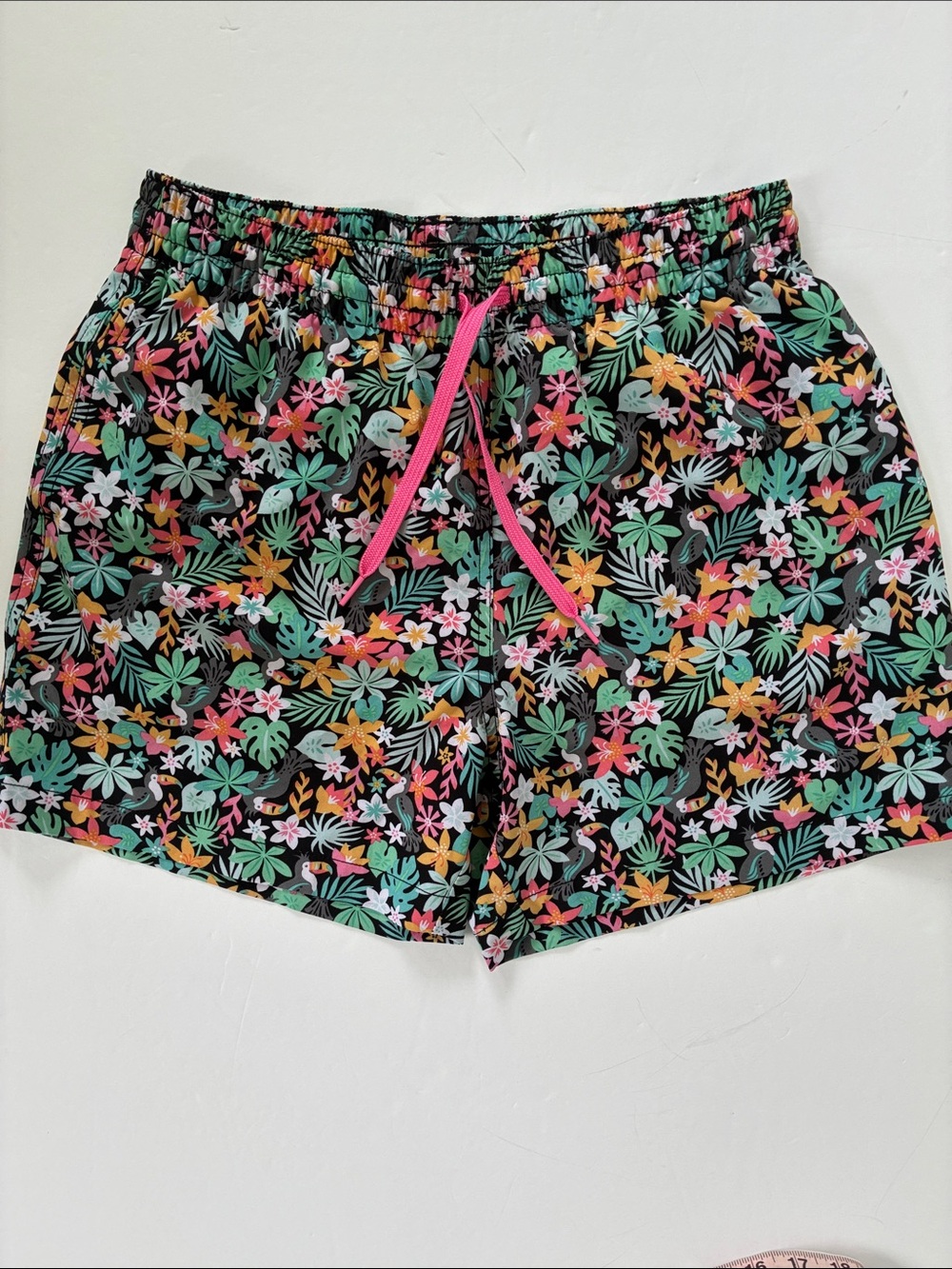 chubbies Men’s Classic Swim Trunk Bloomerangs Black Tropical FloralMedium